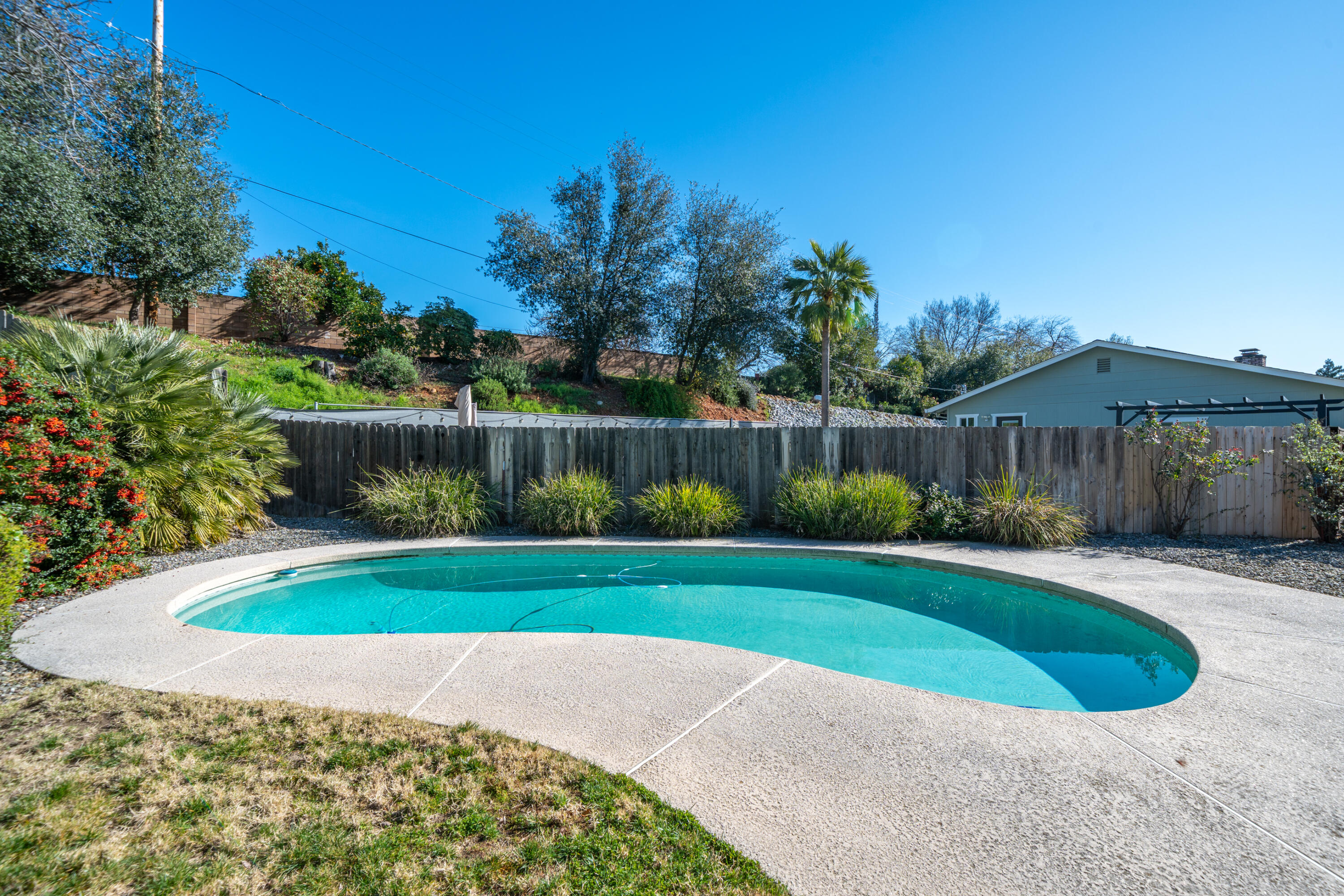 688 Julie Way Redding, CA 96002 - Photo 10 of 79 .