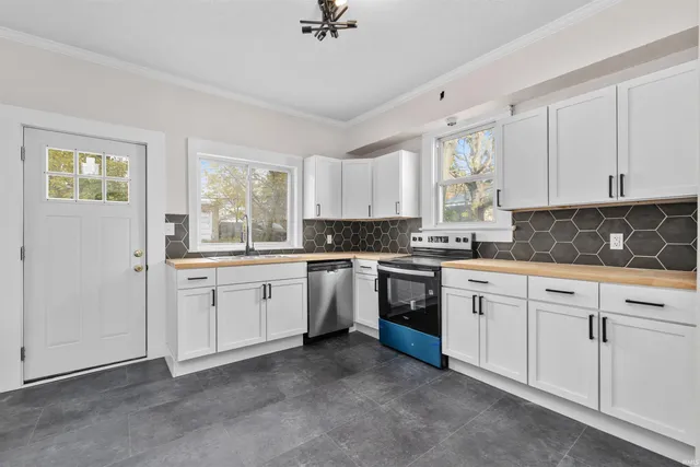 $189,900 | 316 West Creighton Avenue, Fort Wayne, IN 46807