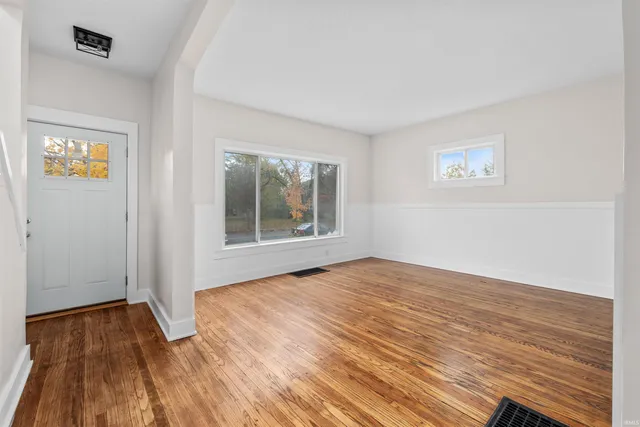 $189,900 | 316 West Creighton Avenue, Fort Wayne, IN 46807