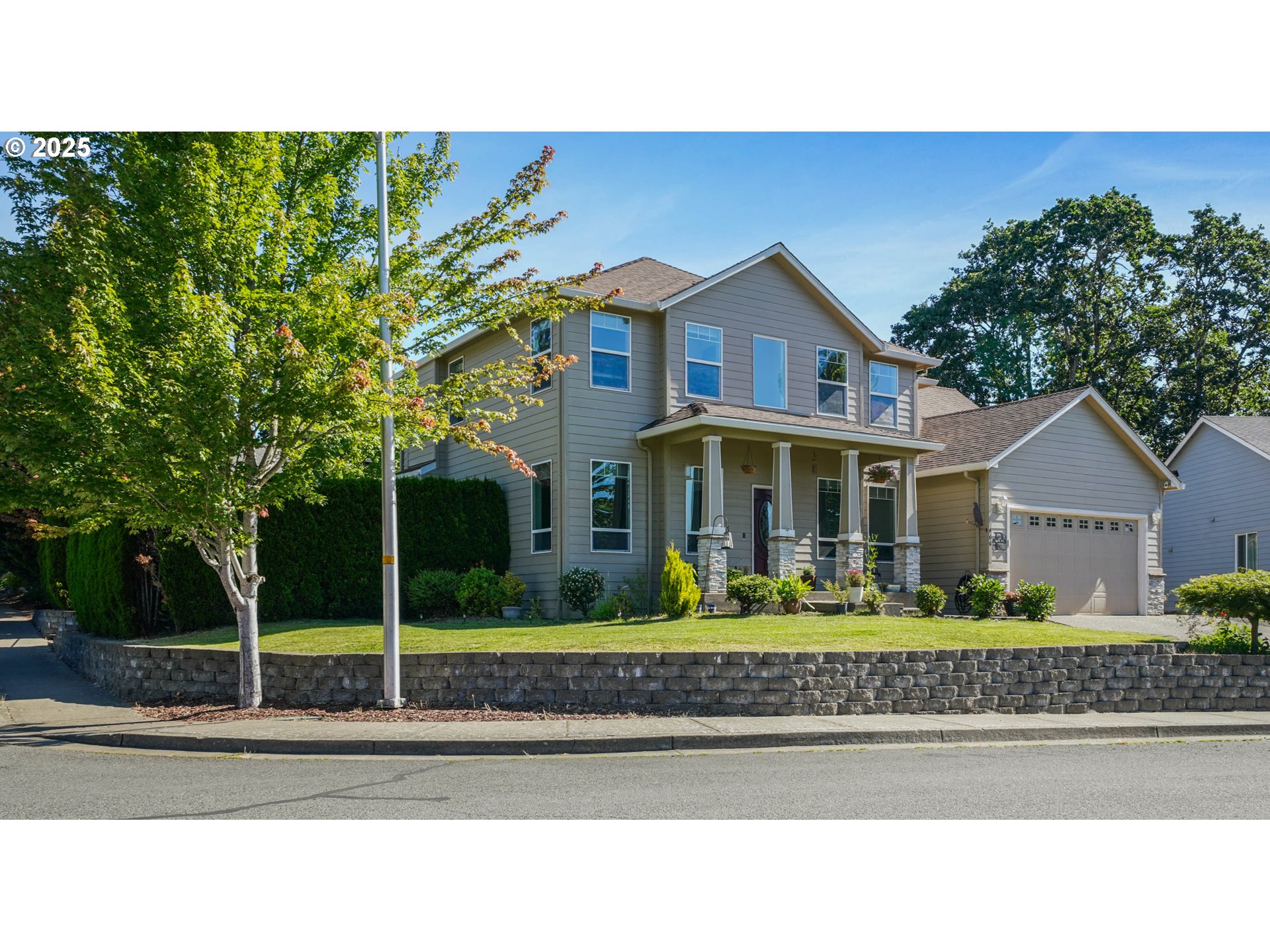 466 Northwest Denton Avenue Dallas, OR 97338 - Photo 2 of 43 a front view of a house with garden