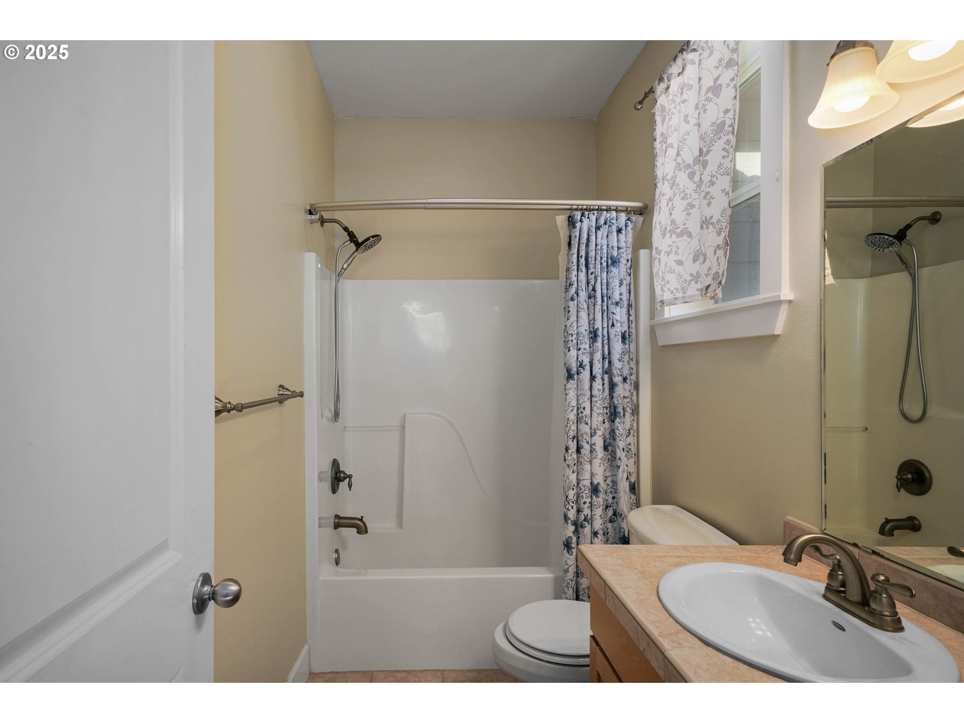 466 Northwest Denton Avenue Dallas, OR 97338 - Photo 21 of 43 a bathroom with a sink toilet and shower