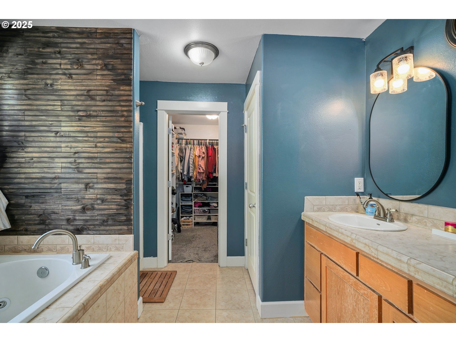 466 Northwest Denton Avenue Dallas, OR 97338 - Photo 25 of 43 a bathroom with a sink double vanity and a bathtub