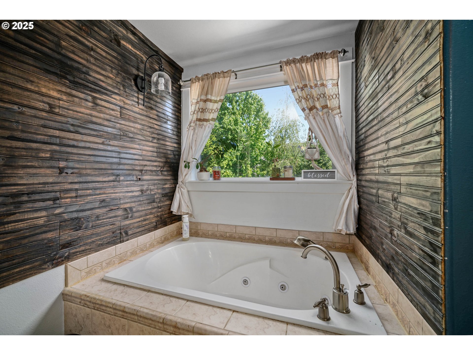 466 Northwest Denton Avenue Dallas, OR 97338 - Photo 27 of 43 a bathroom with a tub sink and window
