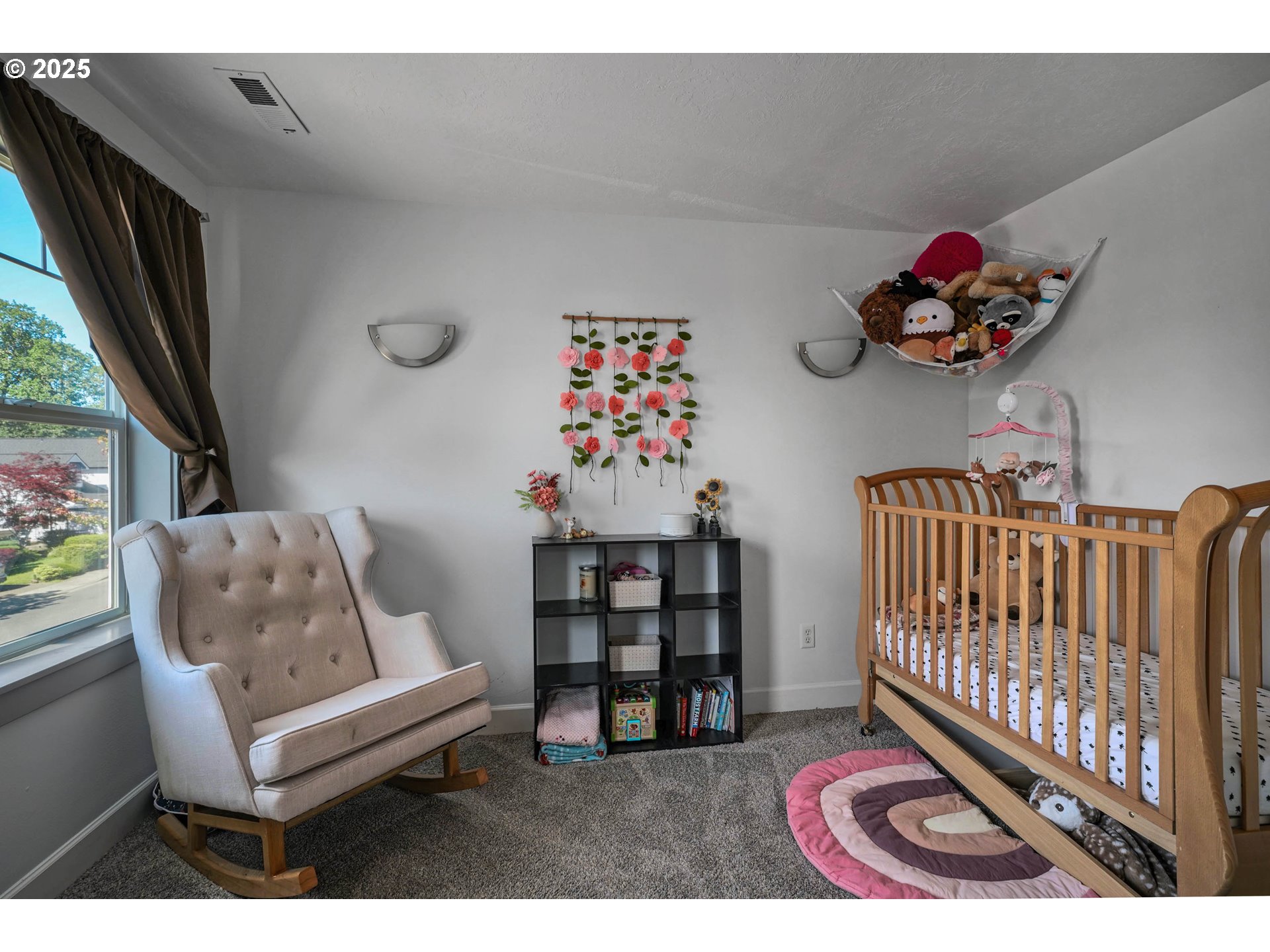 466 Northwest Denton Avenue Dallas, OR 97338 - Photo 29 of 43 a view of a livingroom with furniture and toys