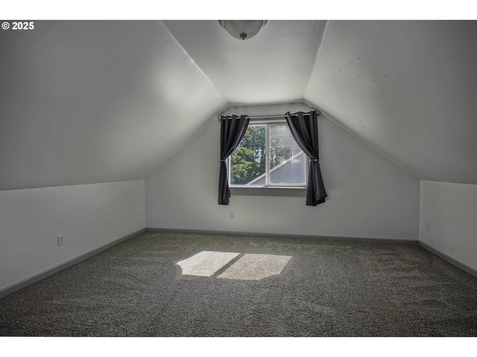 466 Northwest Denton Avenue Dallas, OR 97338 - Photo 35 of 43 a view of an empty room and window