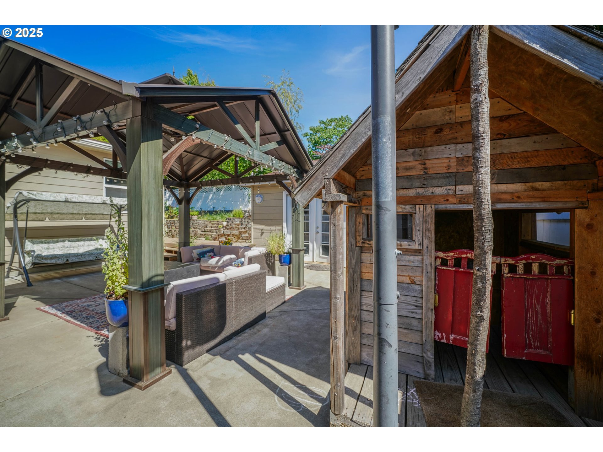 466 Northwest Denton Avenue Dallas, OR 97338 - Photo 42 of 43 a view of living room