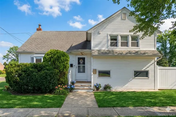 $938,888 | 557 Woodbury Road, Plainview, NY 11803