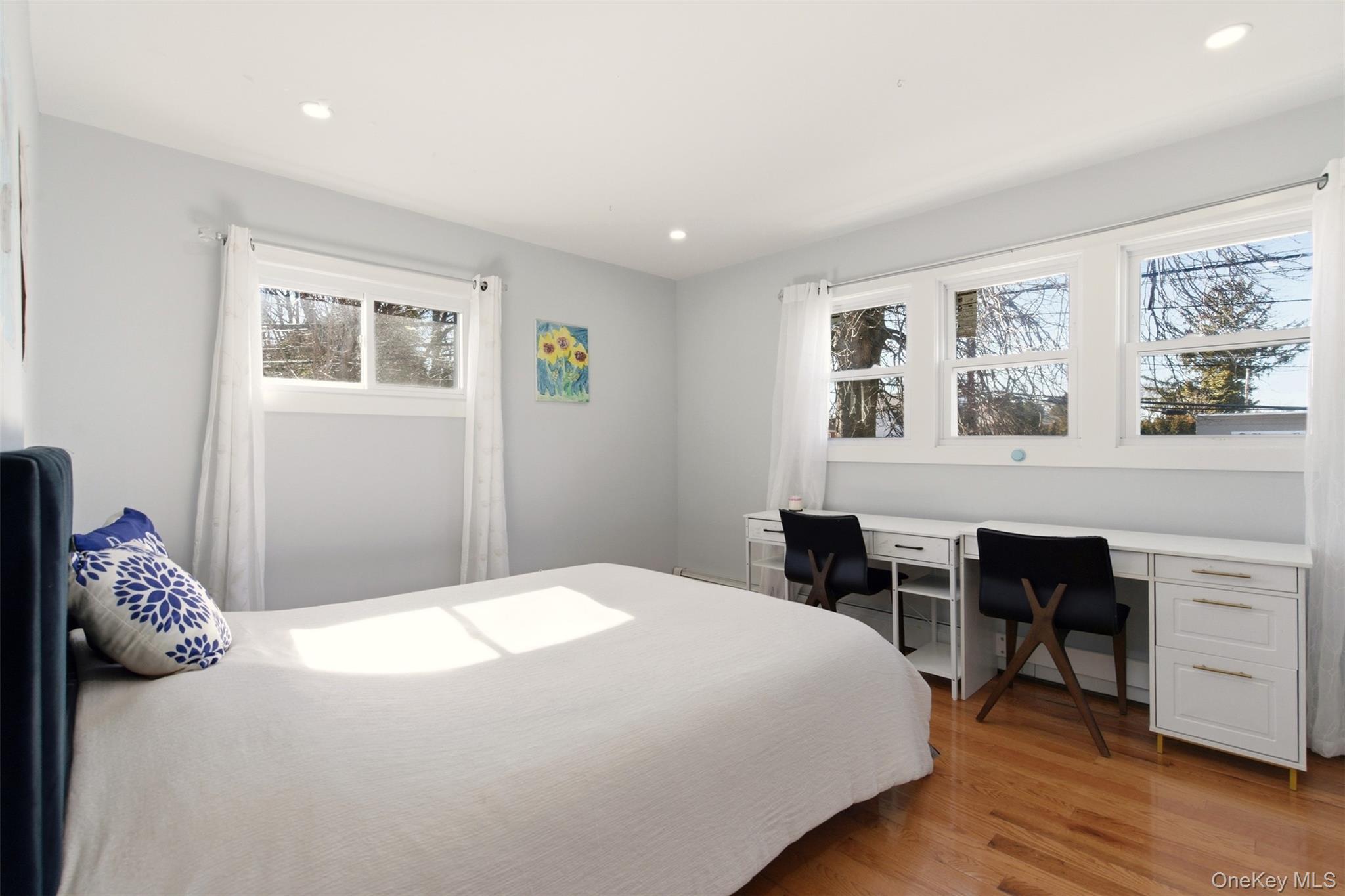 557 Woodbury Road Plainview, NY 11803 - Photo 14 of 32