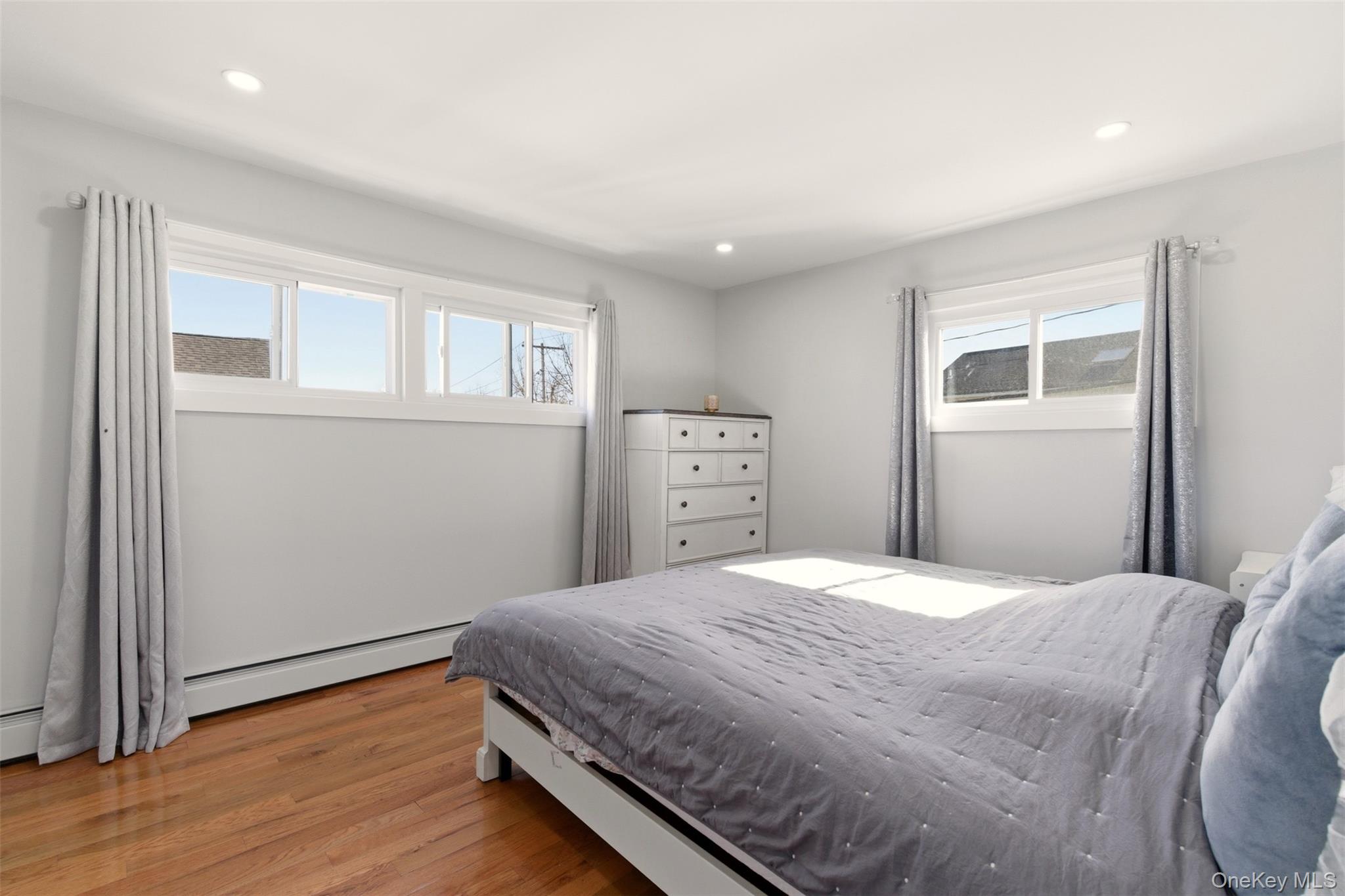 557 Woodbury Road Plainview, NY 11803 - Photo 18 of 32