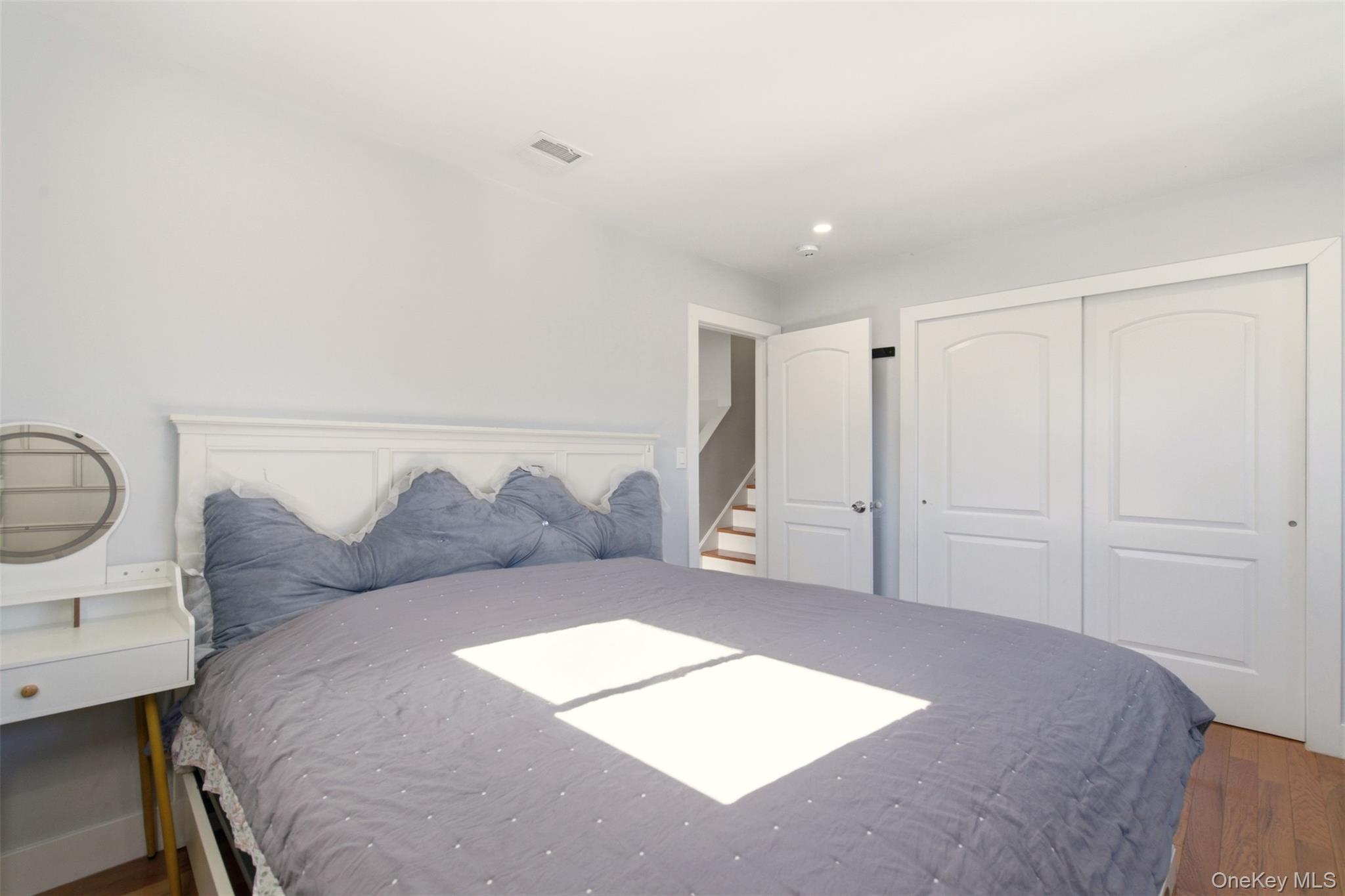 557 Woodbury Road Plainview, NY 11803 - Photo 20 of 32