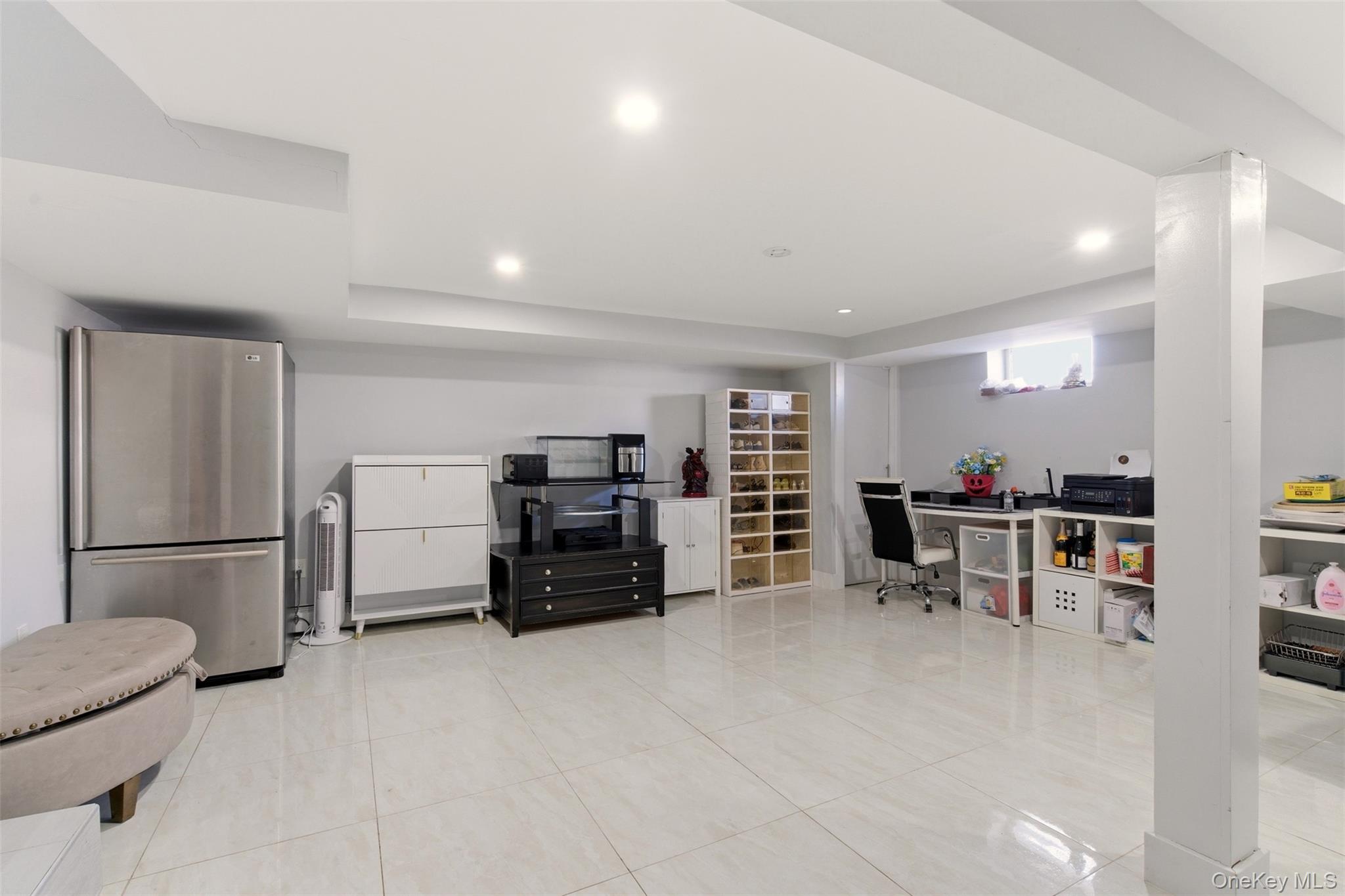 557 Woodbury Road Plainview, NY 11803 - Photo 28 of 32