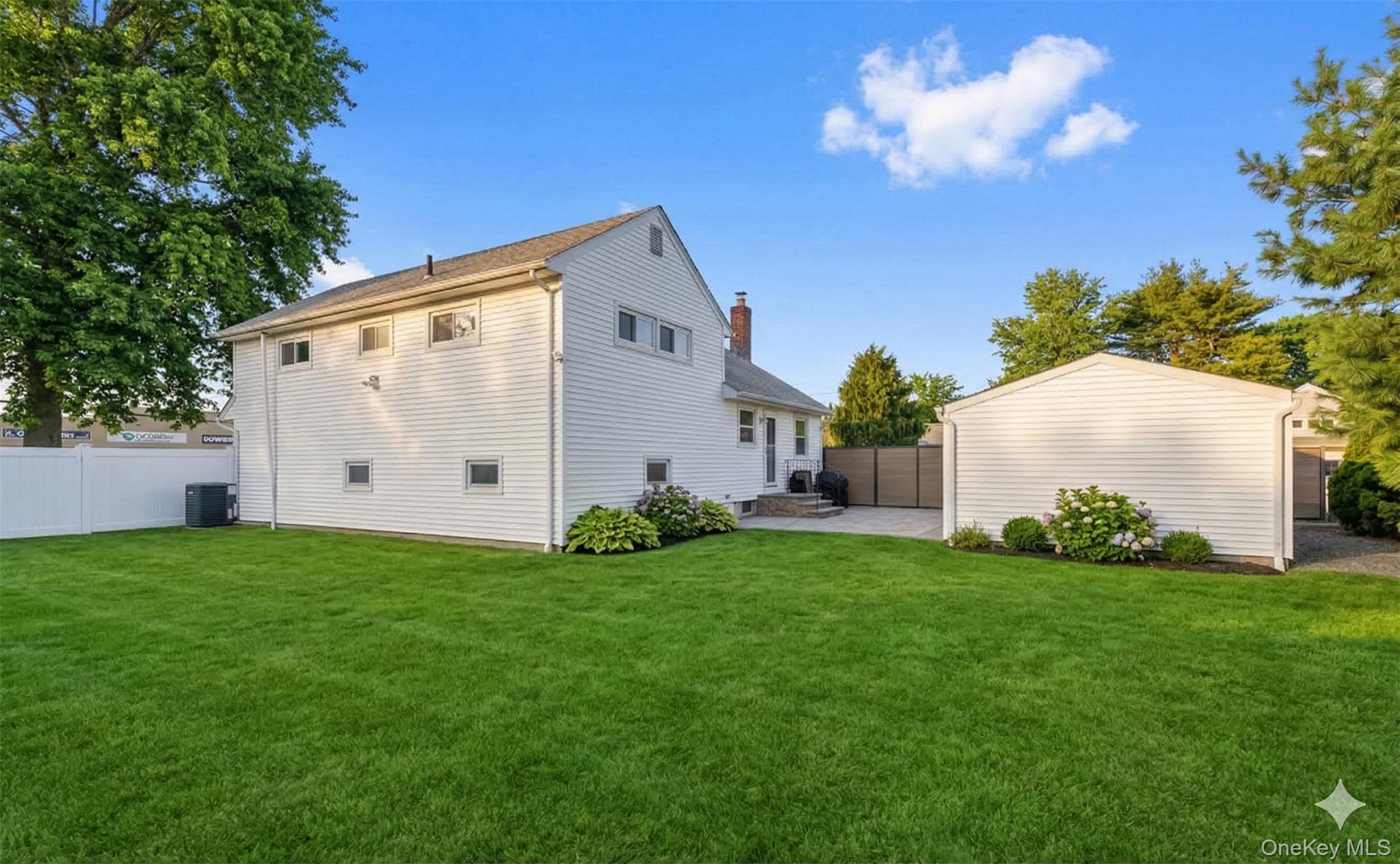 557 Woodbury Road Plainview, NY 11803 - Photo 30 of 32