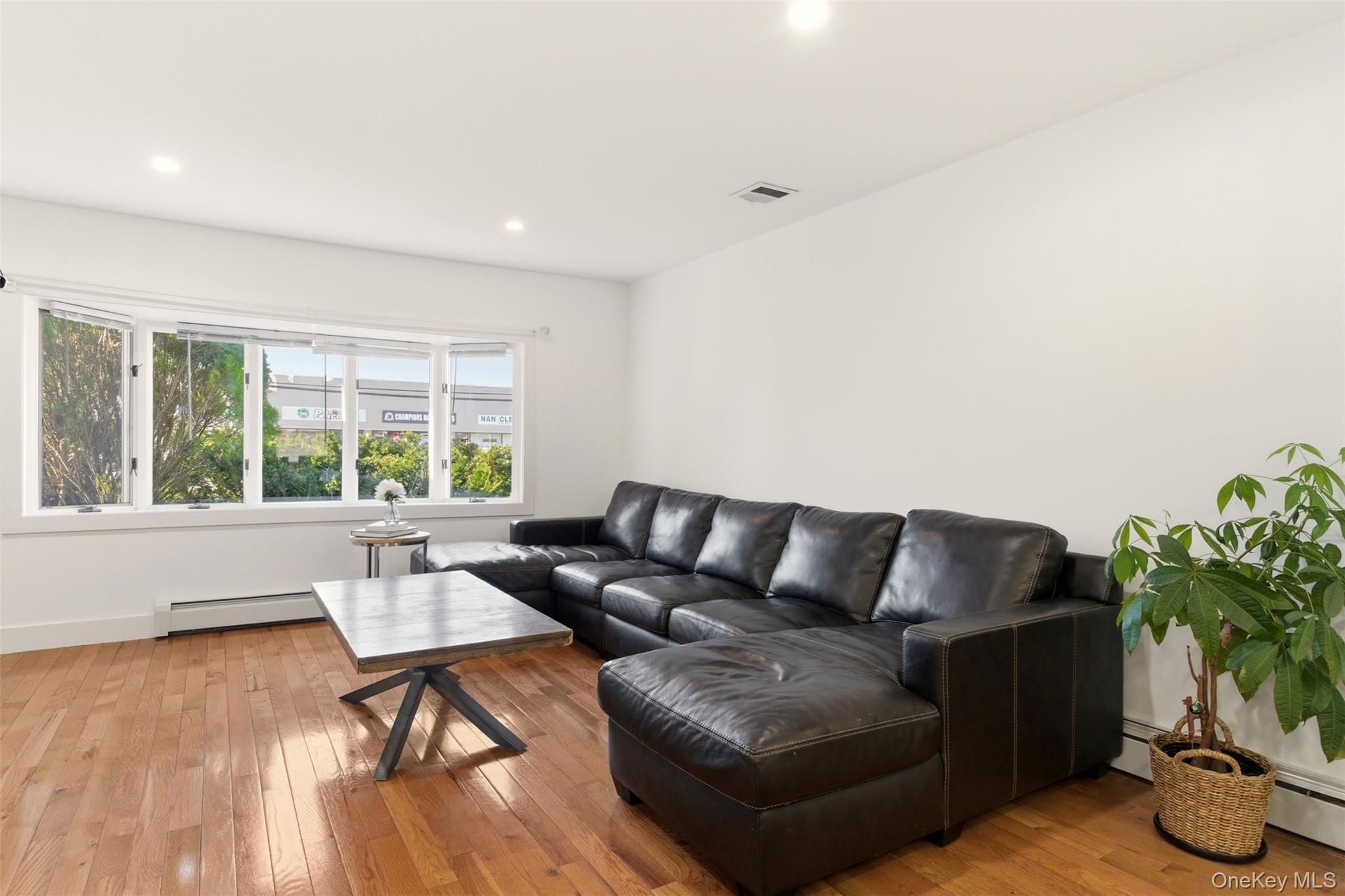 557 Woodbury Road Plainview, NY 11803 - Photo 5 of 32