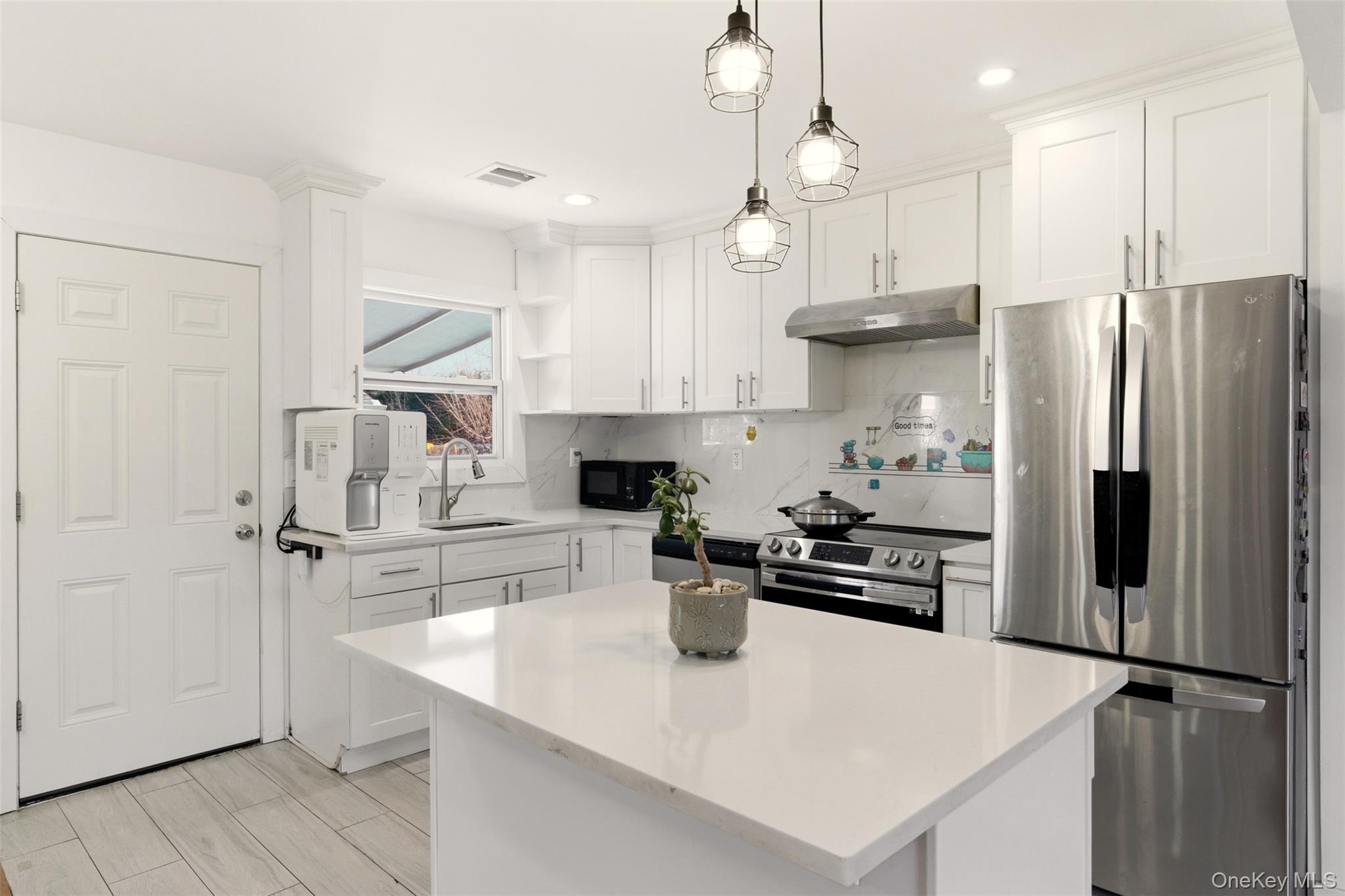 557 Woodbury Road Plainview, NY 11803 - Photo 6 of 32