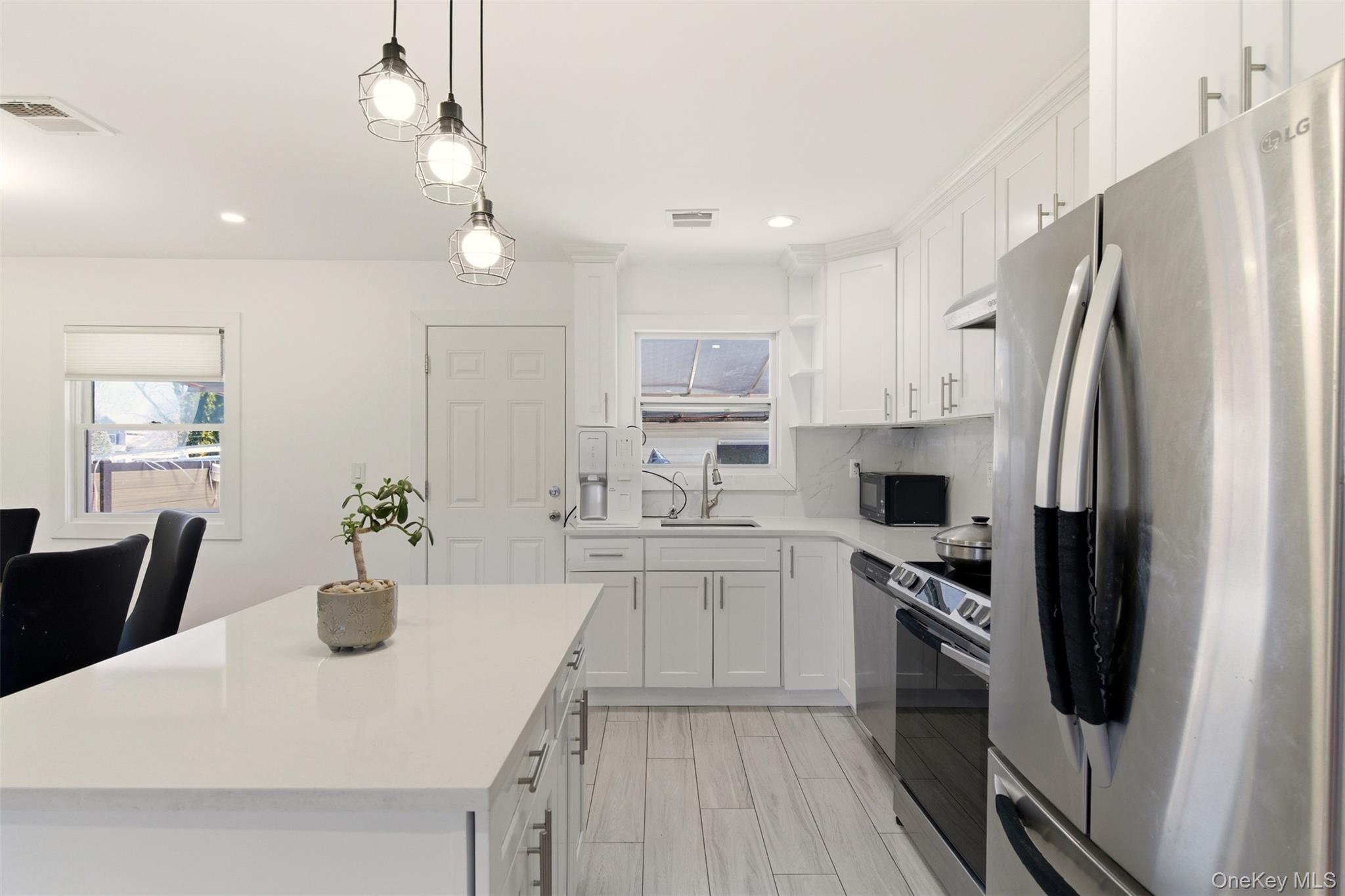 557 Woodbury Road Plainview, NY 11803 - Photo 8 of 32