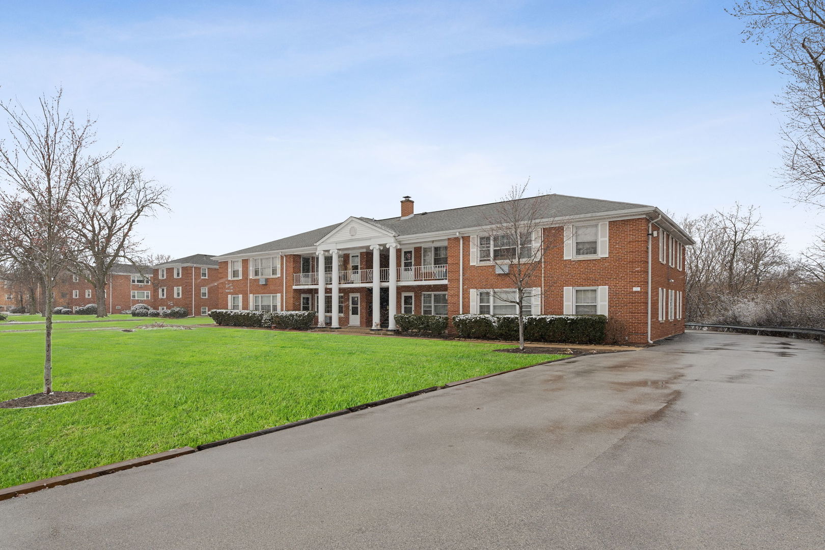 2000 Parkside Drive, Unit B2 Park Ridge, IL 60068 - Photo 3 of 13