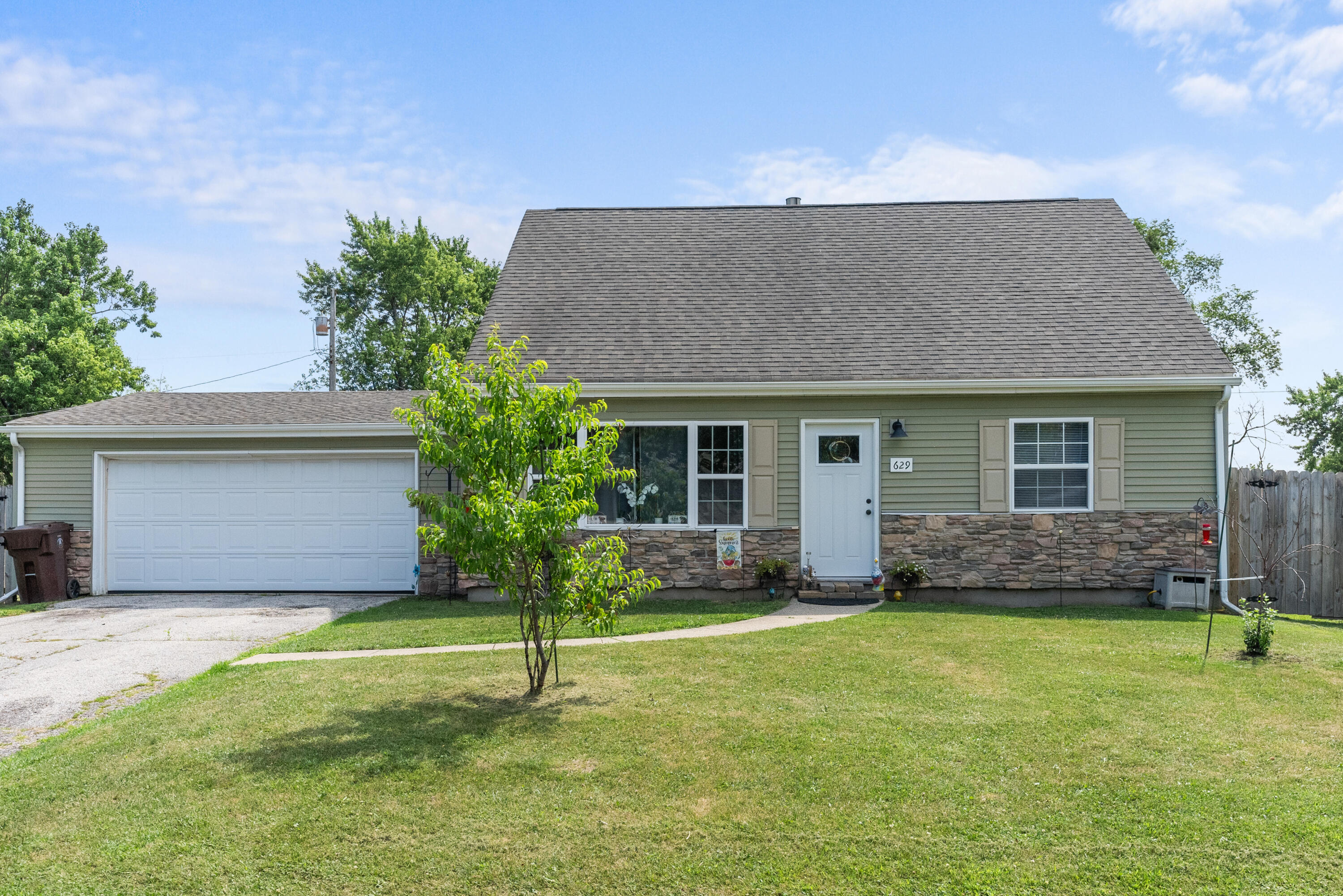 629 Osage Road Valparaiso, IN 46385 - Photo 1 of 20 3000x2003