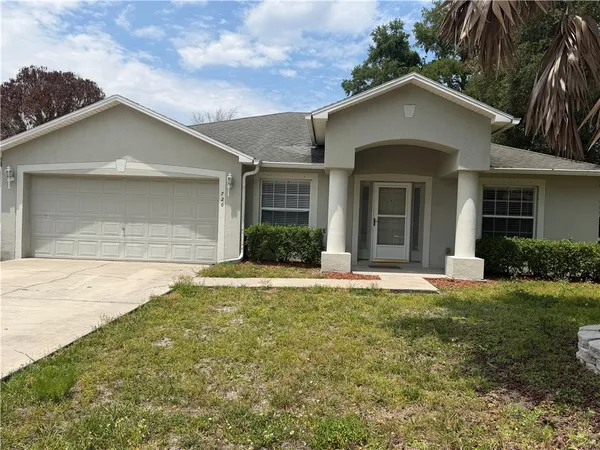 $2,200 | 720 24th Street Southwest, Vero Beach, FL 32962