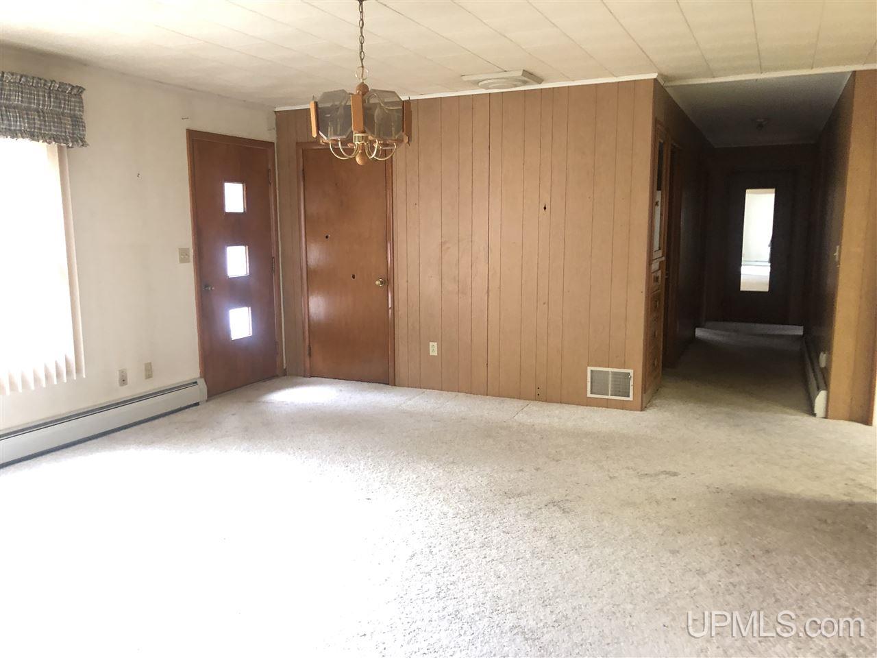 5622 25th Road Gladstone, MI 49837 - Photo 8 of 13