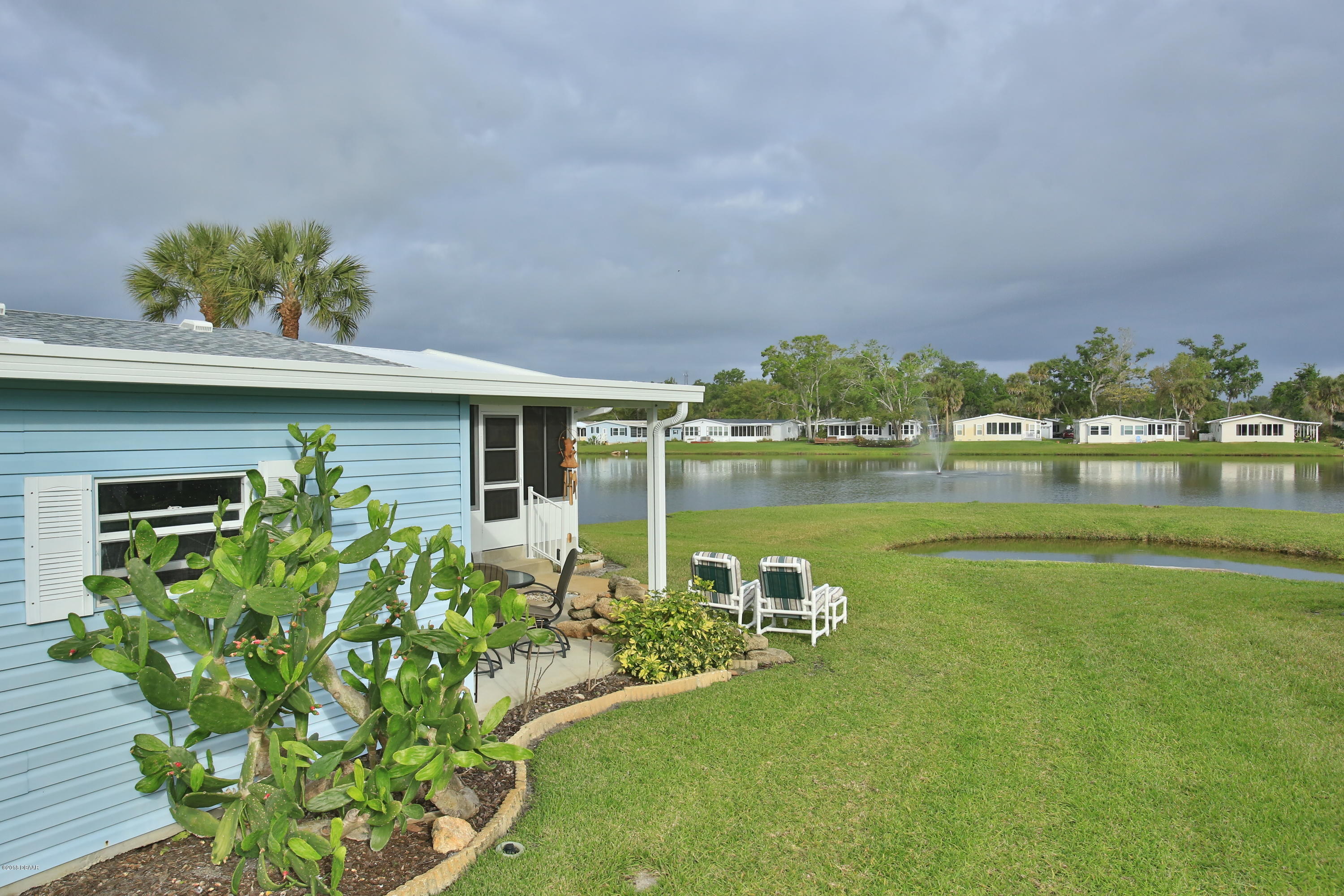 805 Navigators Way Edgewater, FL 32141 - Photo 26 of 29 Side_Yard