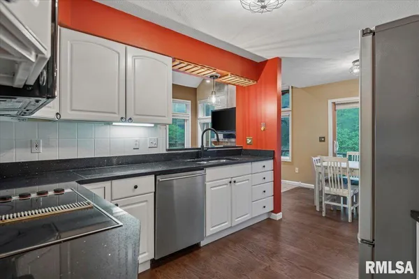 $599,900 | 200 South Koke Mill Road, Springfield, IL 62704