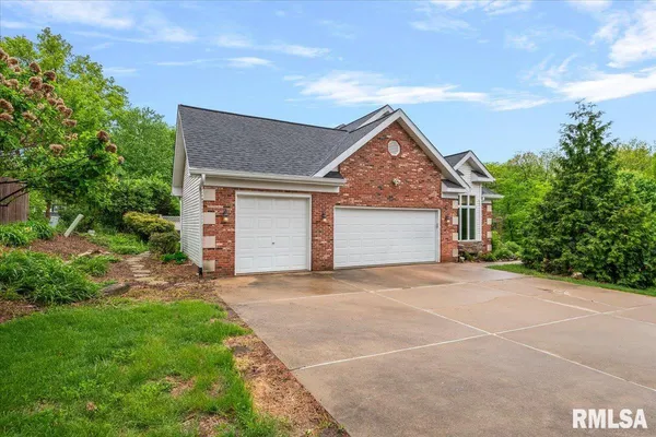 $599,900 | 200 South Koke Mill Road, Springfield, IL 62704