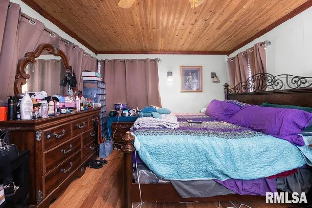 a bed room with a bed and a dresser