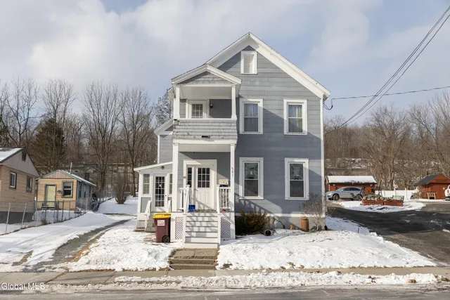 $1,175 | 301 South Main Street, Mechanicville, NY 12118