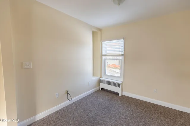 $1,175 | 301 South Main Street, Mechanicville, NY 12118