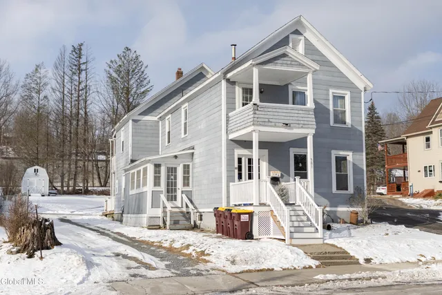 $1,175 | 301 South Main Street, Mechanicville, NY 12118