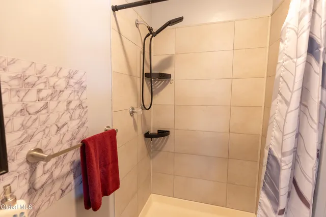 $1,175 | 301 South Main Street, Mechanicville, NY 12118