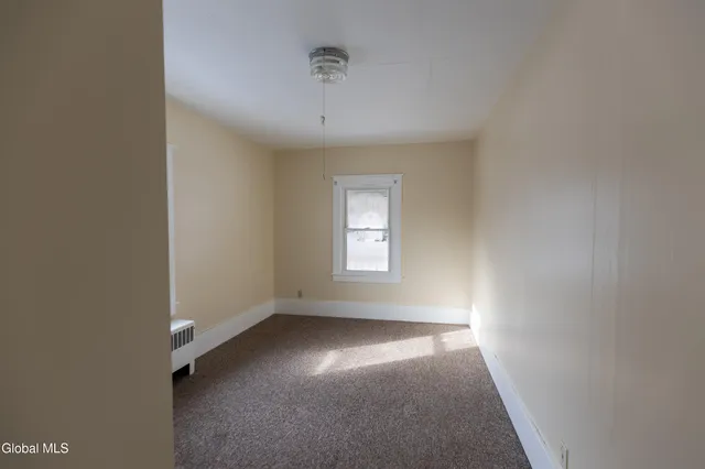 $1,175 | 301 South Main Street, Mechanicville, NY 12118