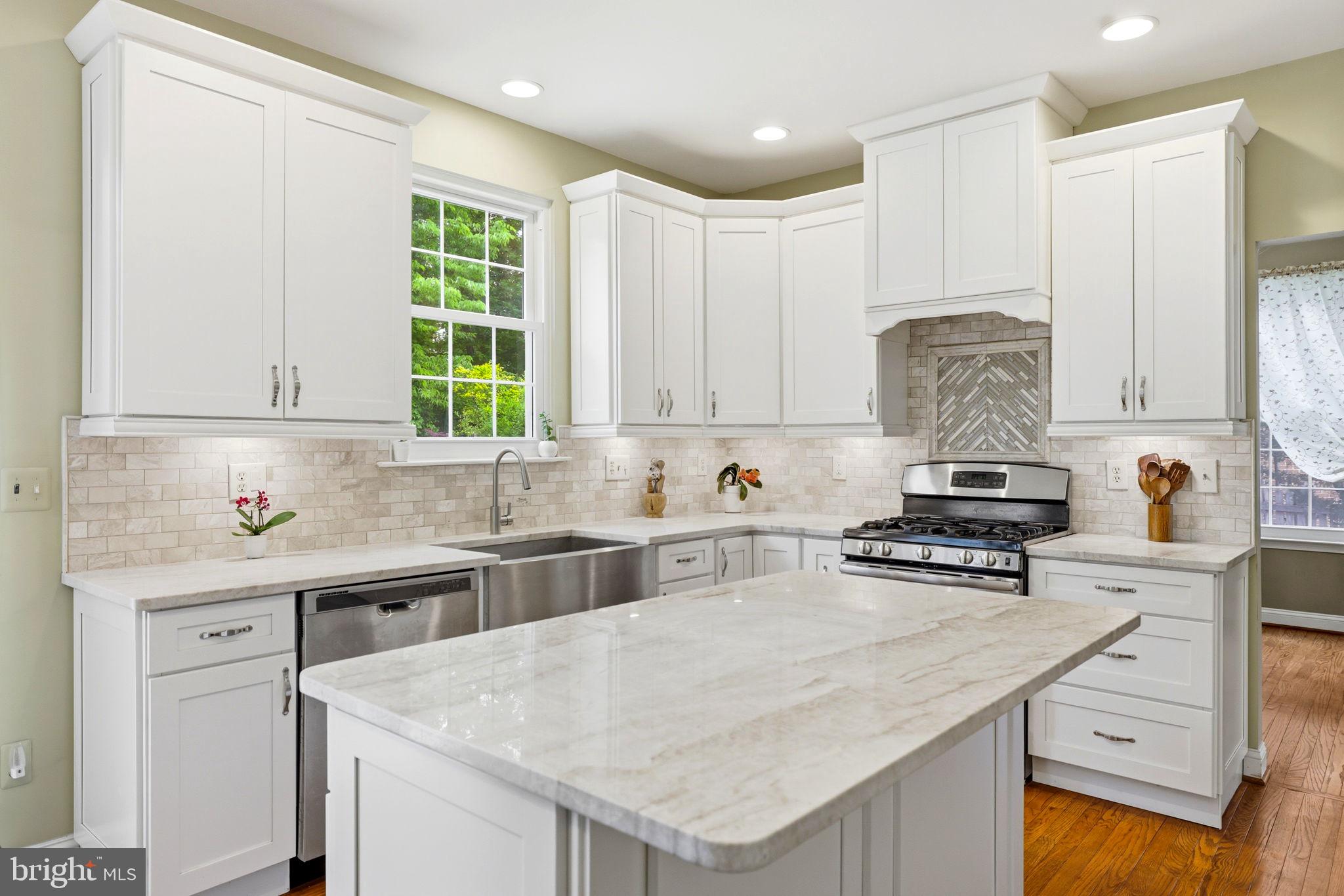 813 Duncan Place Southeast Leesburg, VA 20175 - Photo 18 of 90 All New Kitchen!