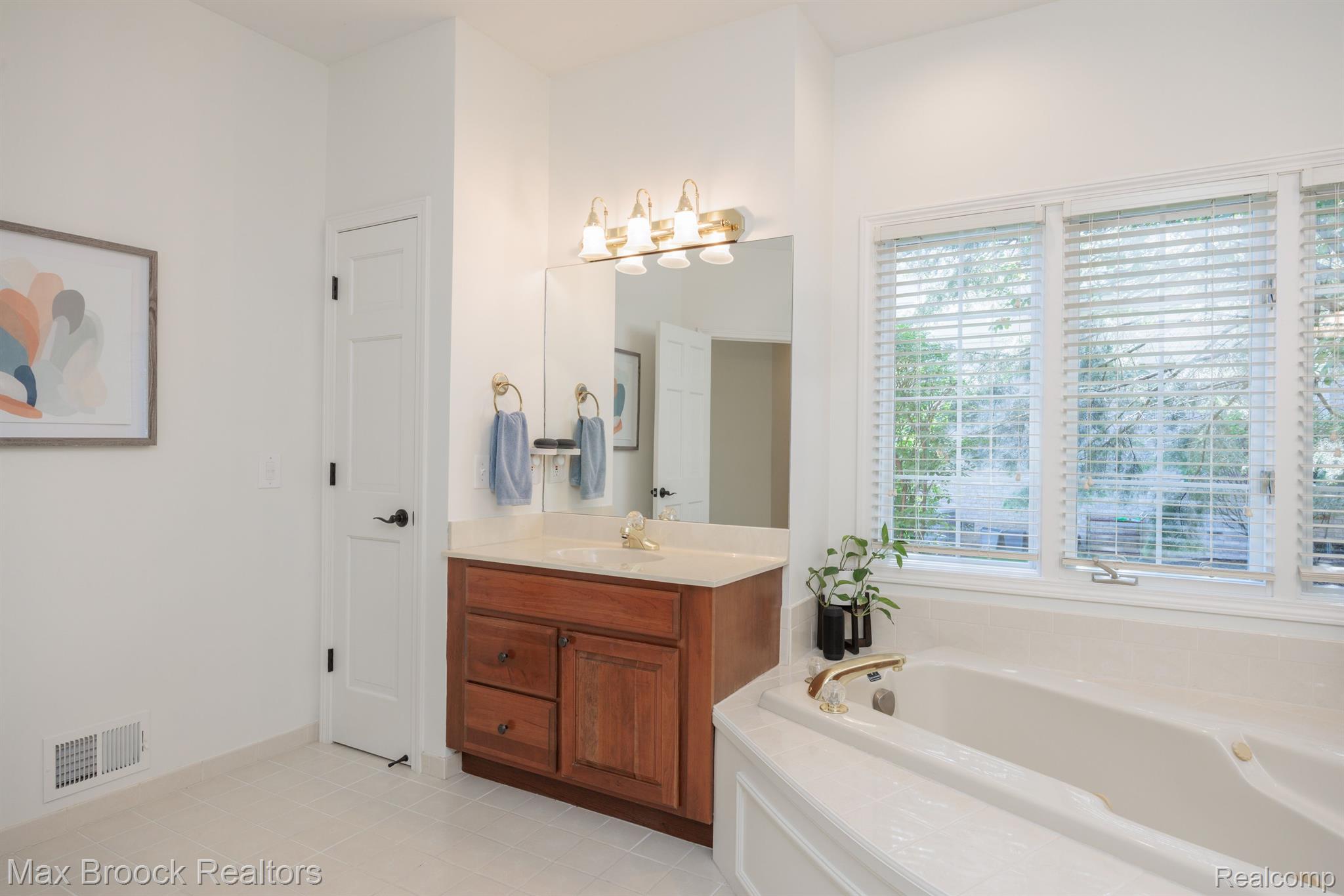 5744 Kirkridge Trail Rochester, MI 48306 - Photo 27 of 60 Gallery Image 27