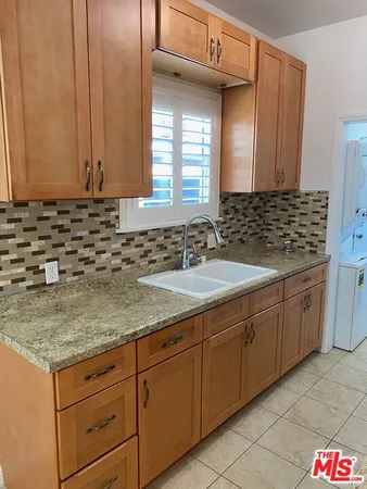 $2,100 | 837 North Alexandria Avenue, Unit 1/2, Los Angeles, CA 90029