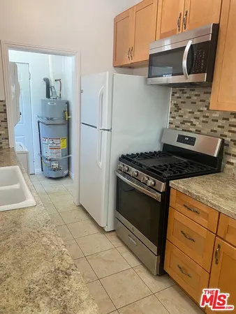 $2,100 | 837 North Alexandria Avenue, Unit 1/2, Los Angeles, CA 90029
