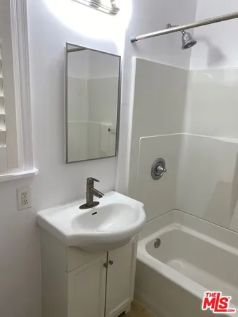 $2,100 | 837 North Alexandria Avenue, Unit 1/2, Los Angeles, CA 90029