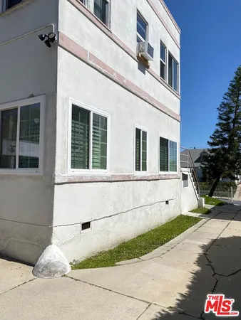 $2,100 | 837 North Alexandria Avenue, Unit 1/2, Los Angeles, CA 90029