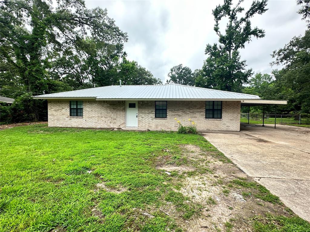 127 Lawrence Drive Haughton, LA 71037 - Photo 3 of 16 a front view of house with yard and green space