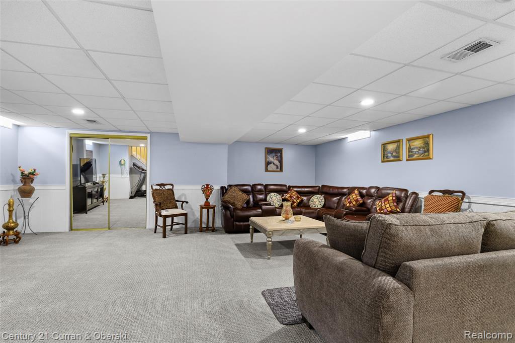 5296 Chase Road Dearborn, MI 48126 - Photo 18 of 36