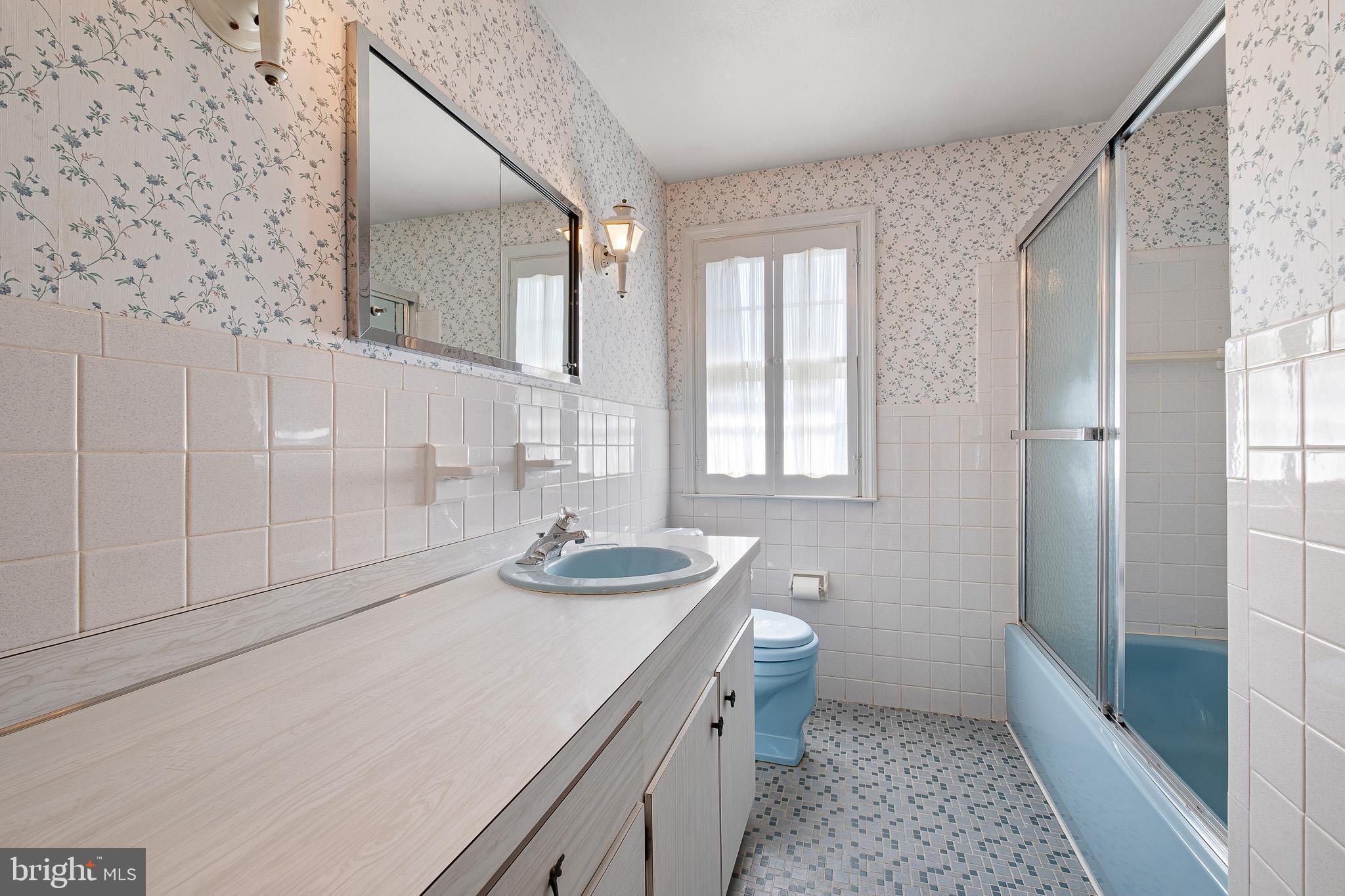 3214 Romilly Road Wilmington, DE 19810 - Photo 33 of 40 Hall bathroom with shower/tub & linen closet