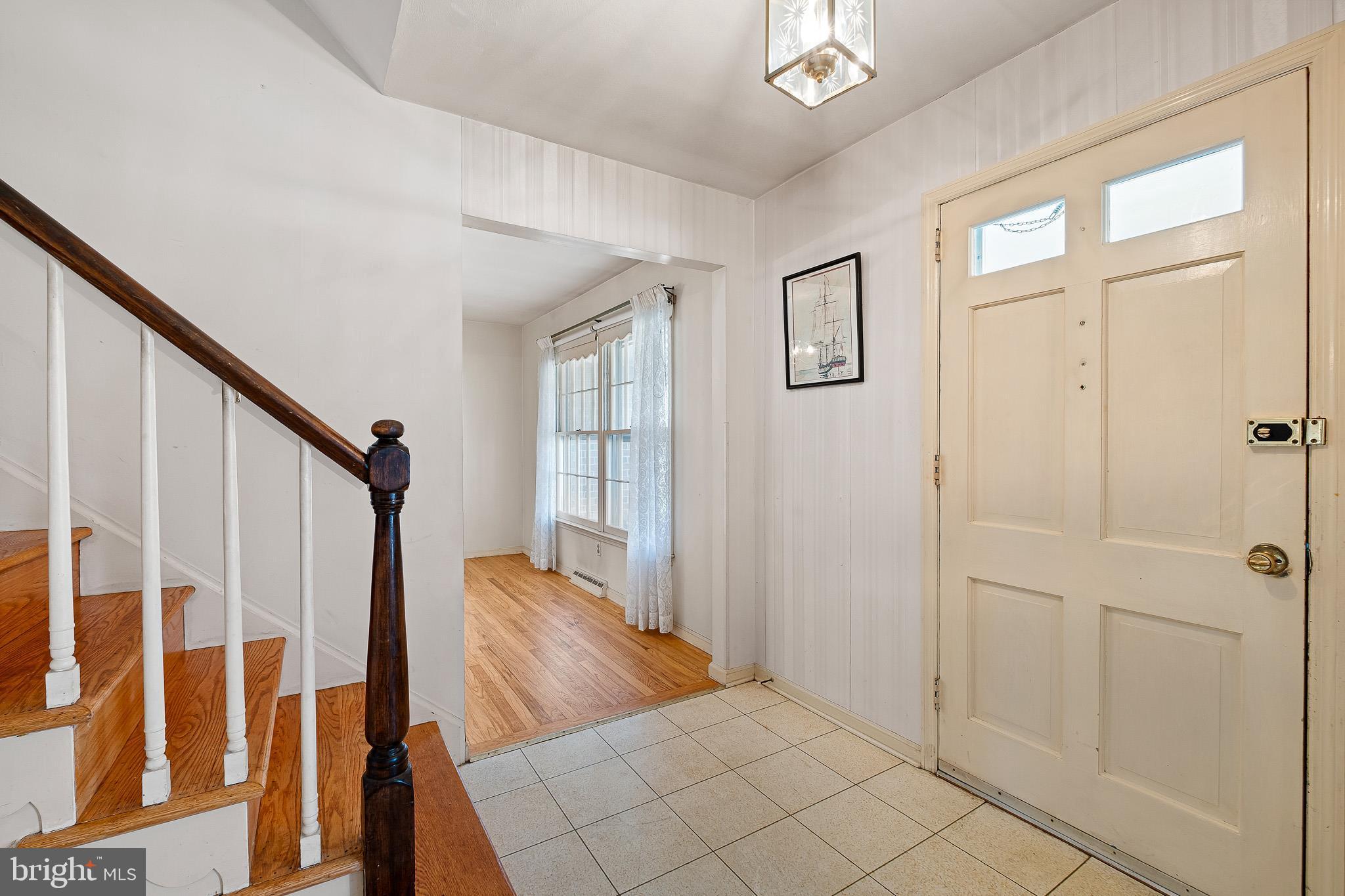 3214 Romilly Road Wilmington, DE 19810 - Photo 3 of 40 Center hall foyer