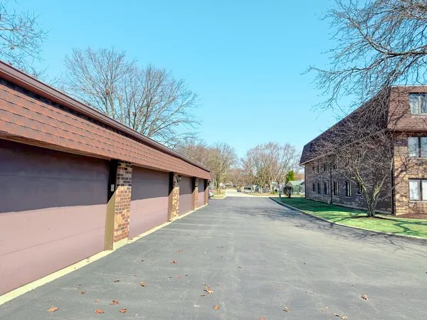 $259,700 | 207 Uteg Street, Unit 302, Crystal Lake, IL 60014