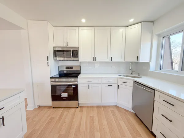 $259,700 | 207 Uteg Street, Unit 302, Crystal Lake, IL 60014