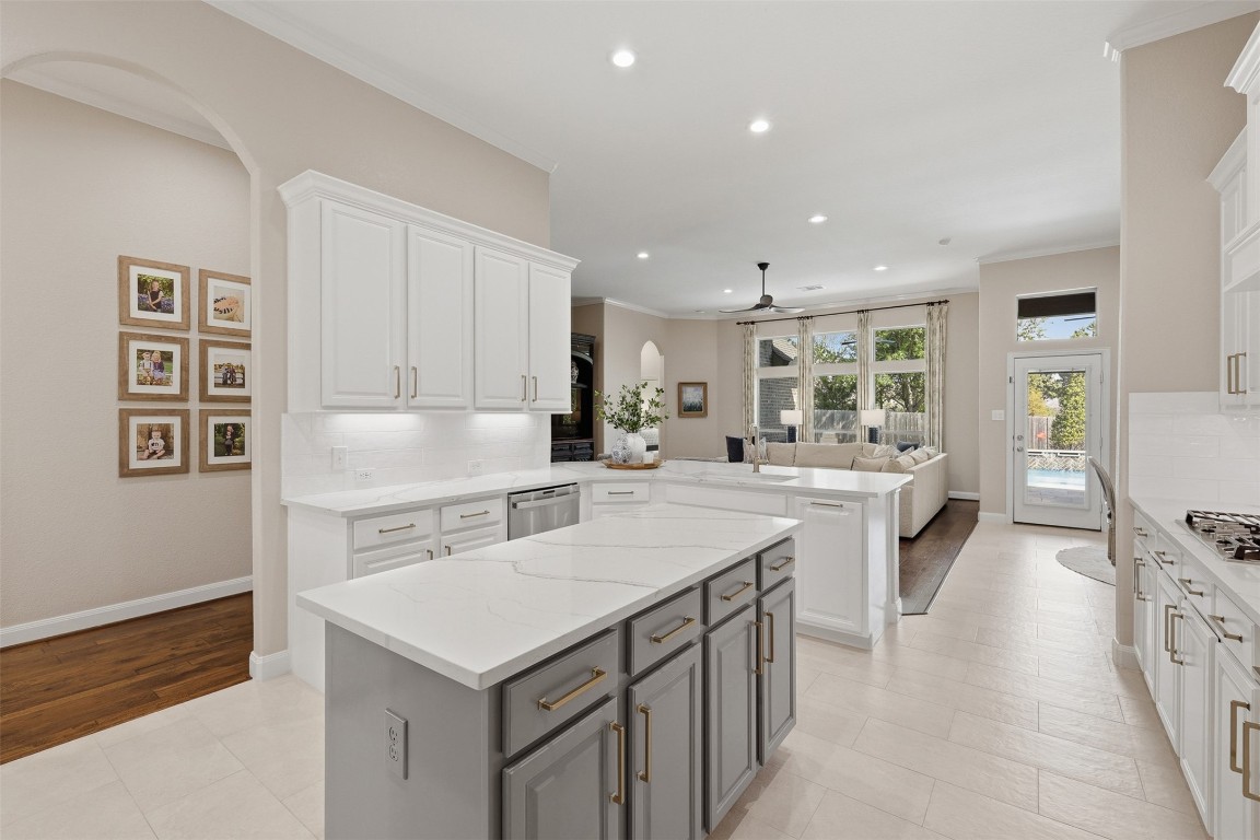 6718 Honeycrest Lane Spring, TX 77389 - Photo 12 of 50