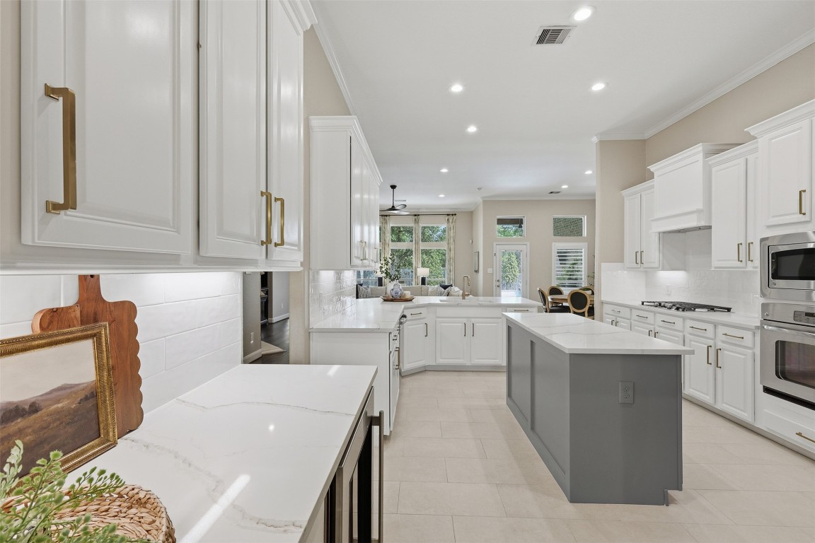 6718 Honeycrest Lane Spring, TX 77389 - Photo 10 of 50