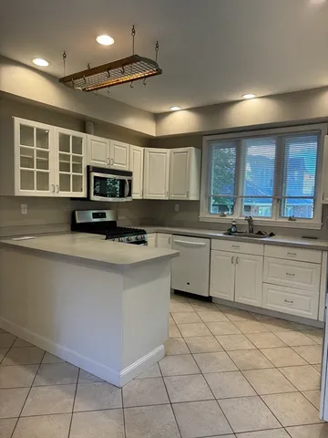 $3,000 | 62 Crosby Road, Unit 1, Newton, MA 02467