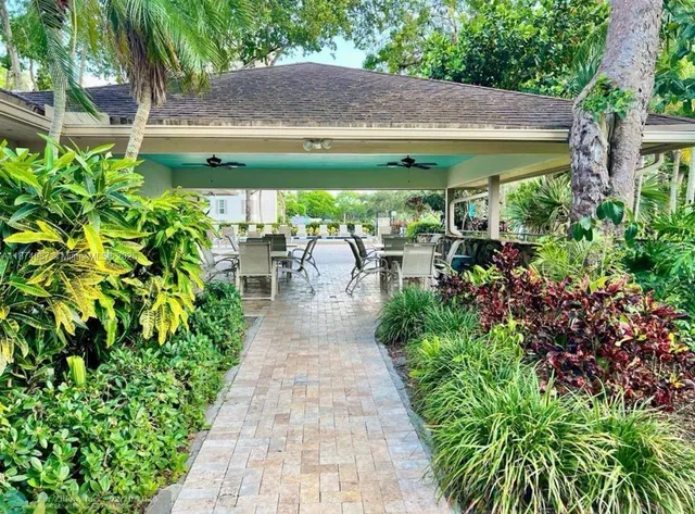 a view of a utility room