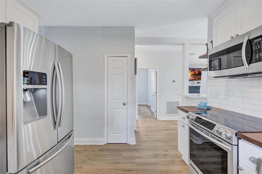 2437 Floyd Street Sarasota, FL 34239 - Photo 20 of 50