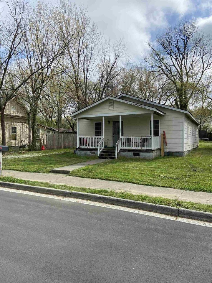 529 Branham Avenue Southwest, Unit 22 Rome, GA 30161 - Photo 1 of 1 a front view of house with yard and green space